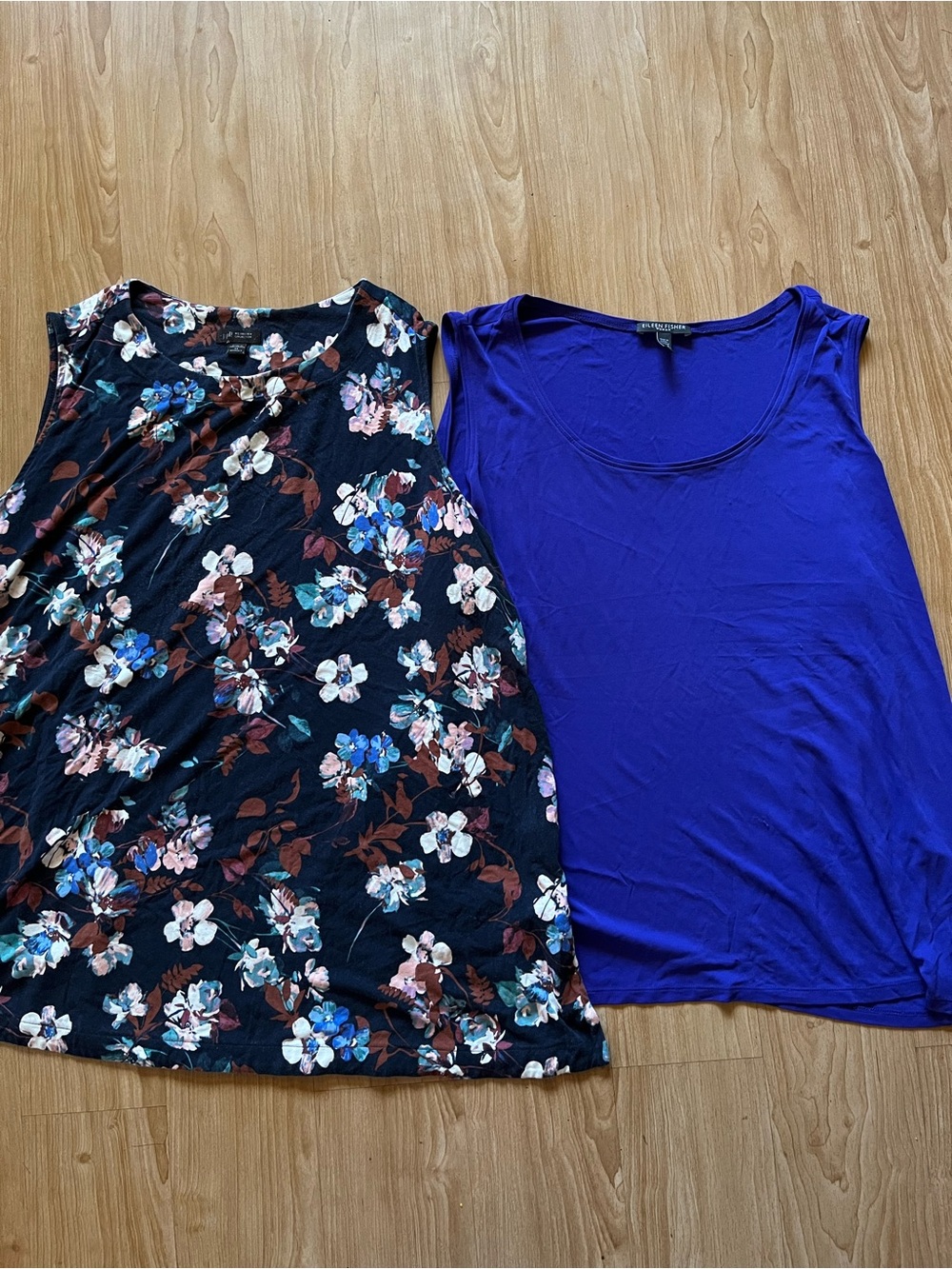 Floral simple a line Women’s Floral & Royal Blue Sleeveless Tops  2x butter soft